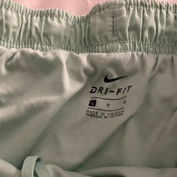 Nike Running Shorts - Picture 2 of 3